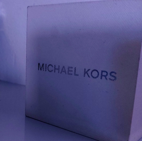 Micheal kors diamond filled watch - Picture 3 of 5